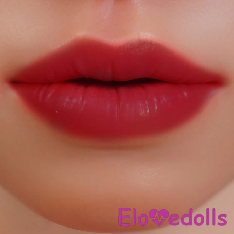 dark red lips makeup finish